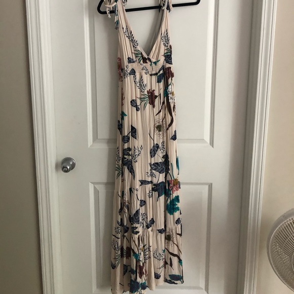 Gorgeous floral maxi dress✨ - Picture 2 of 3